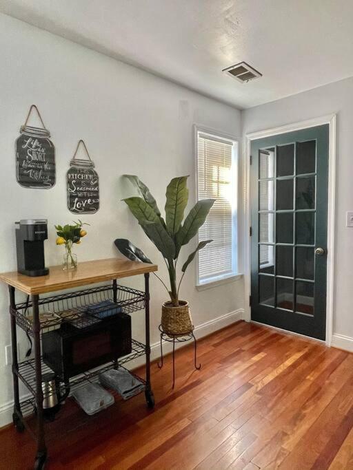 Brand New, Cozy, Modern, One-Bedroom Apartment Falls Church Dış mekan fotoğraf